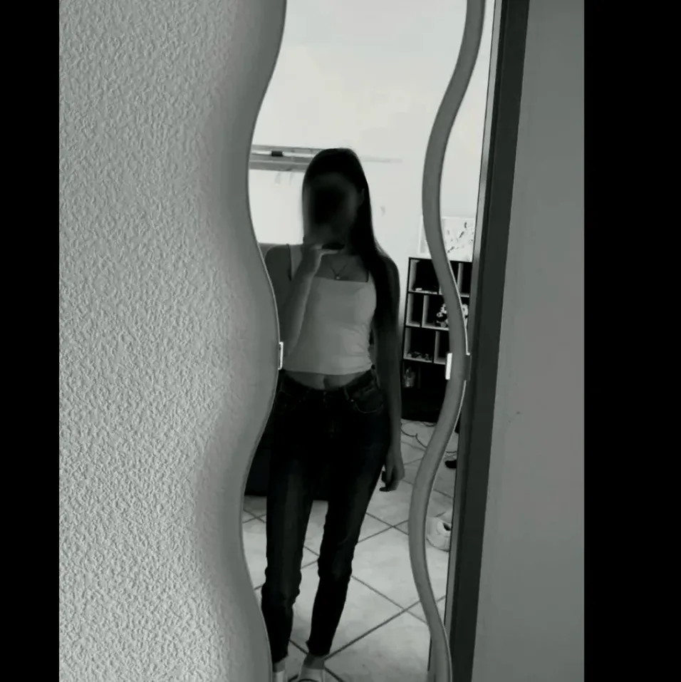 Anna, 25