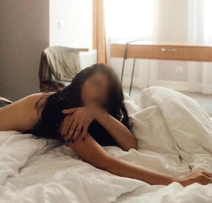 Csilla, 24