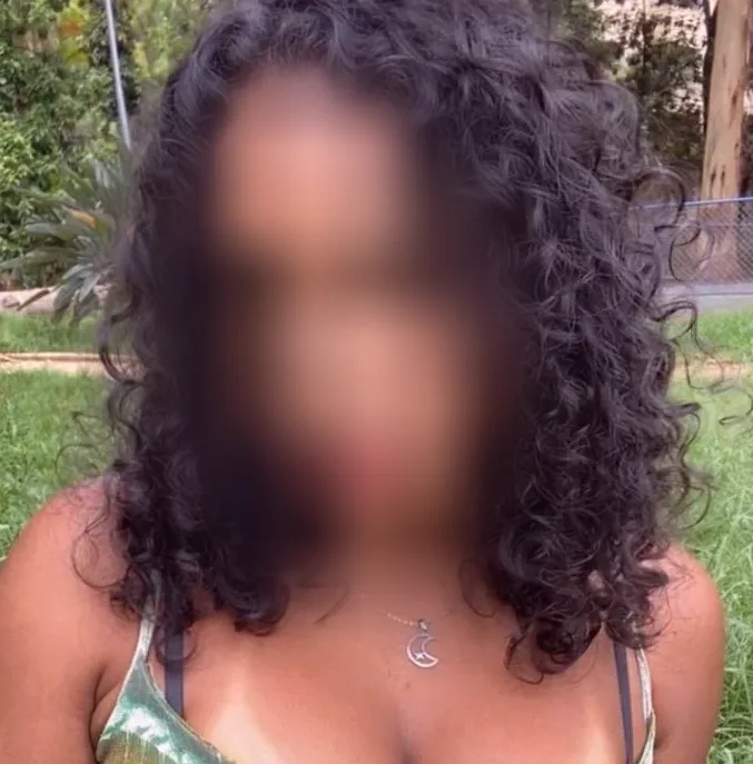 Csilla, 24
