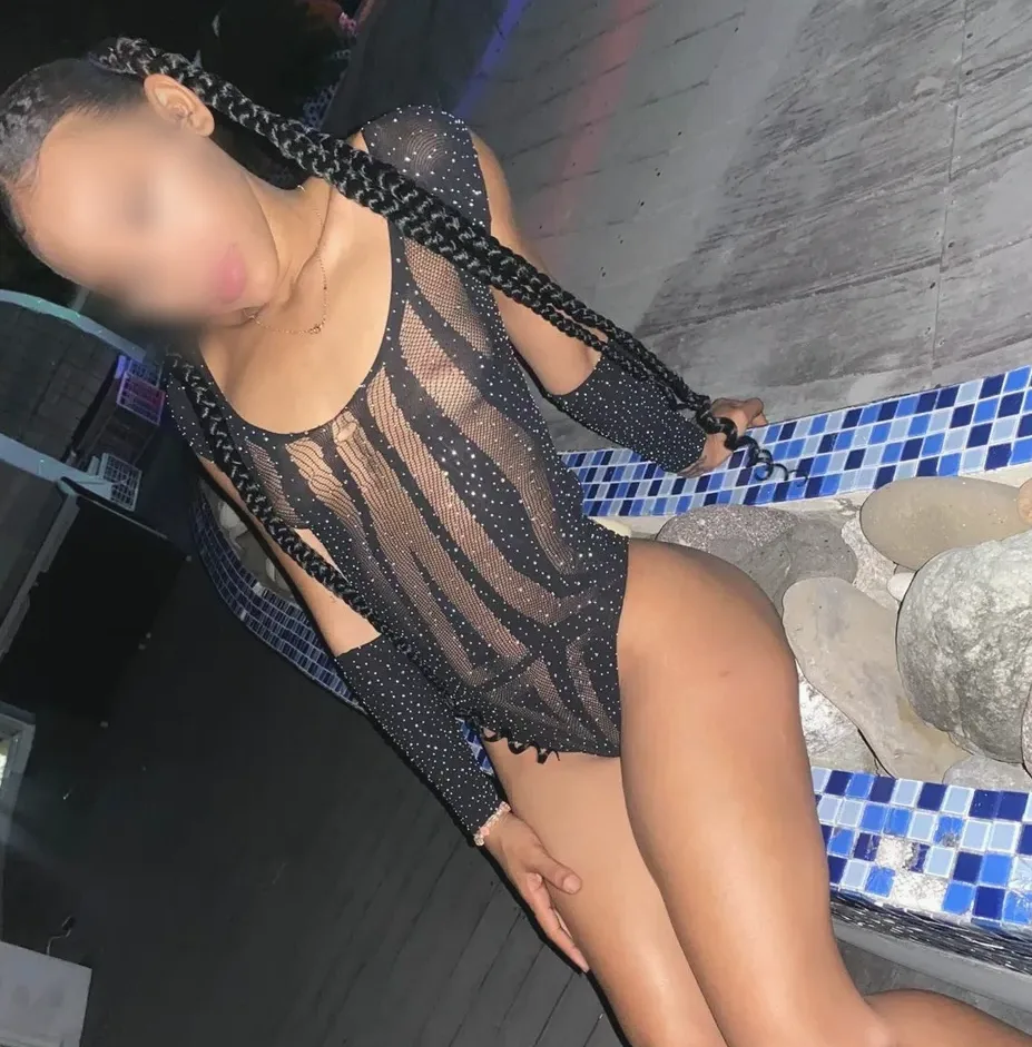 Dorina, 20