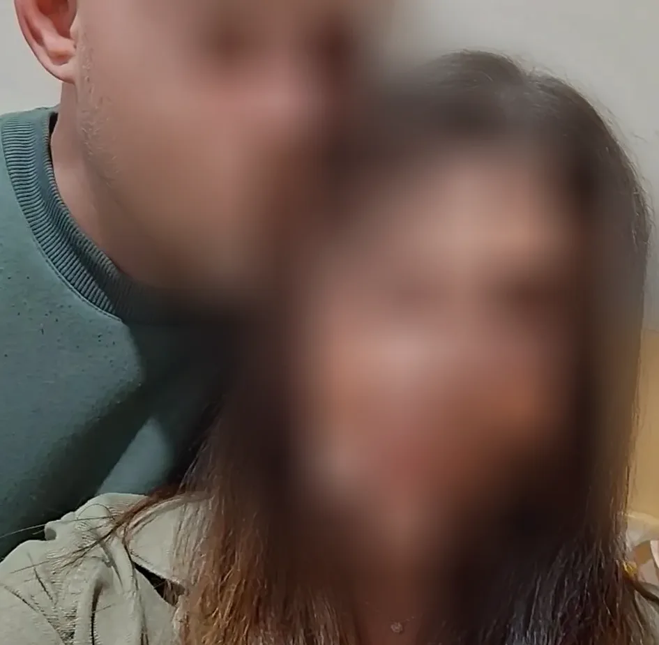 Emese, 32
