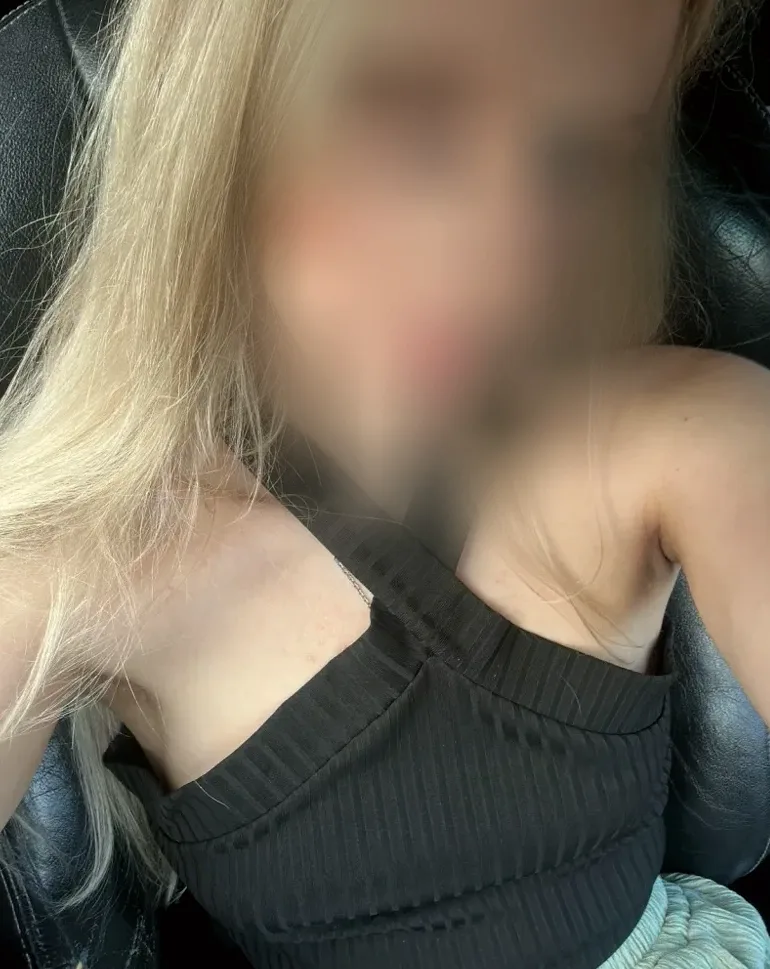 Eszter, 26