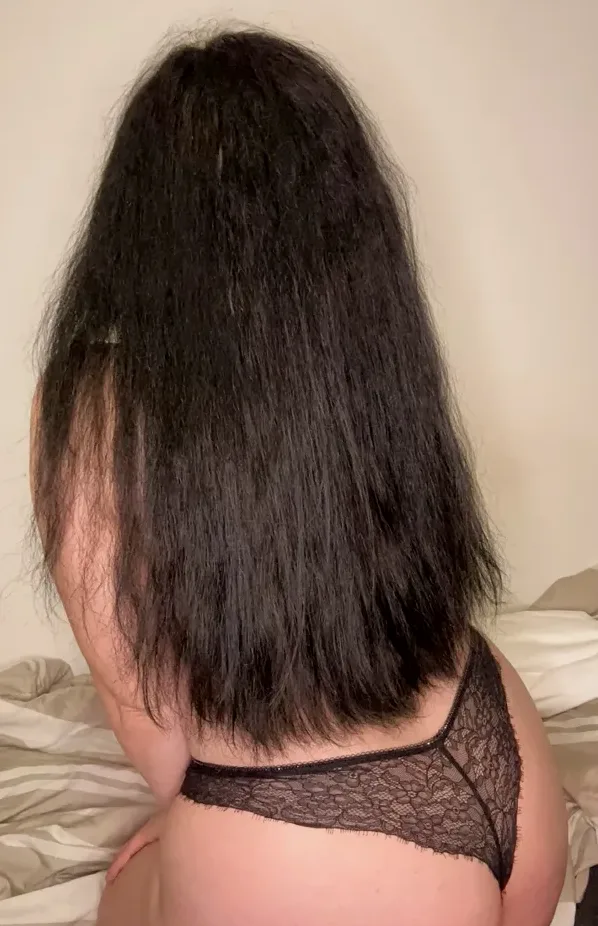Jázmin, 22