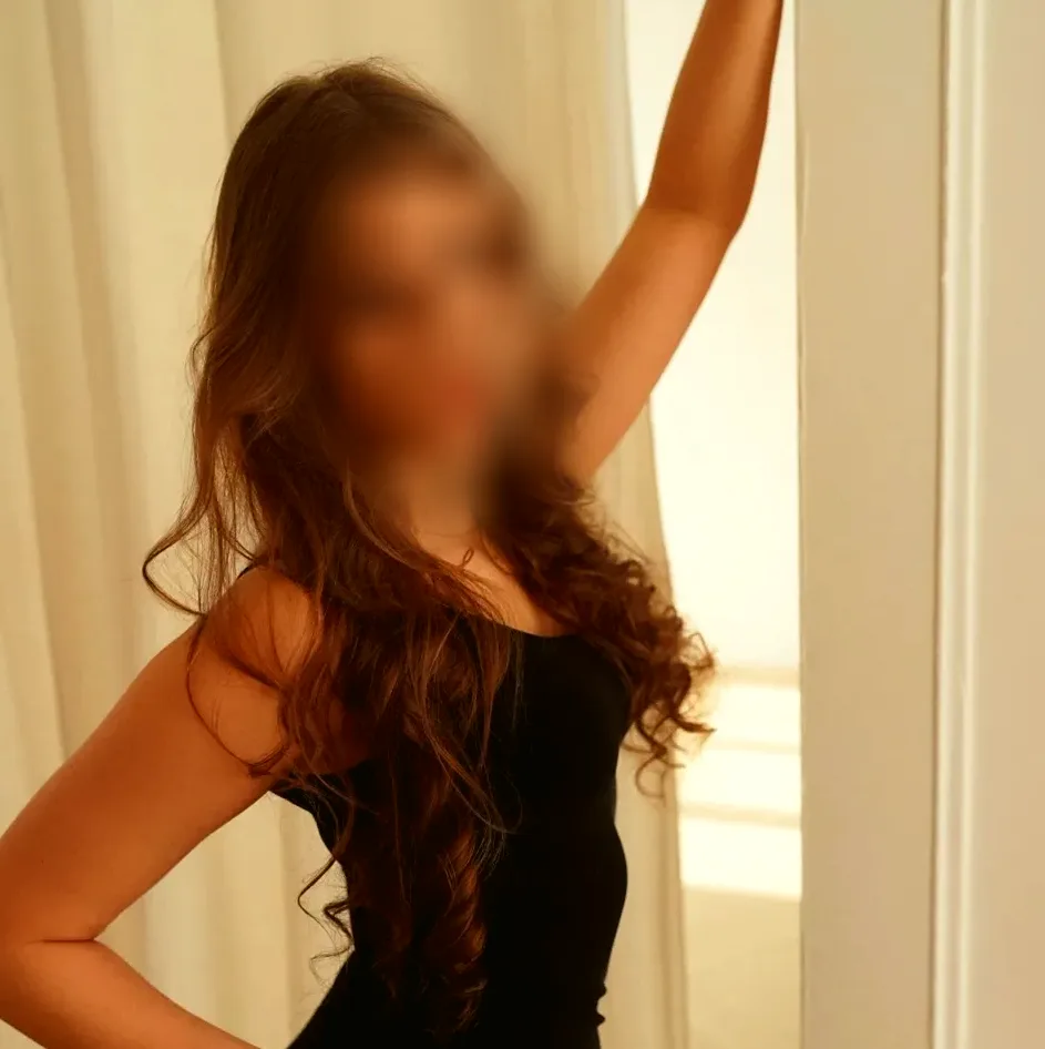 Nikoletta, 19