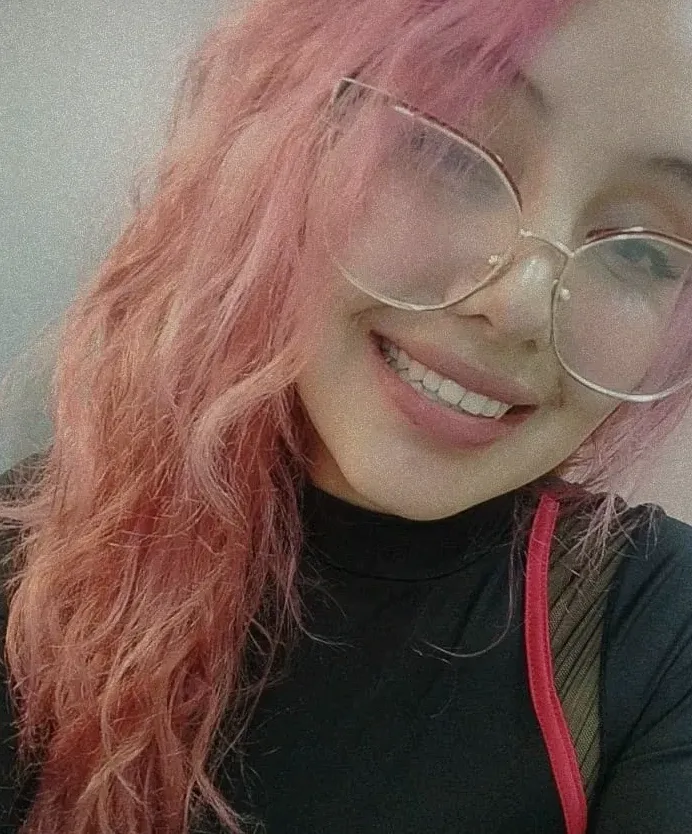 Nóra, 27