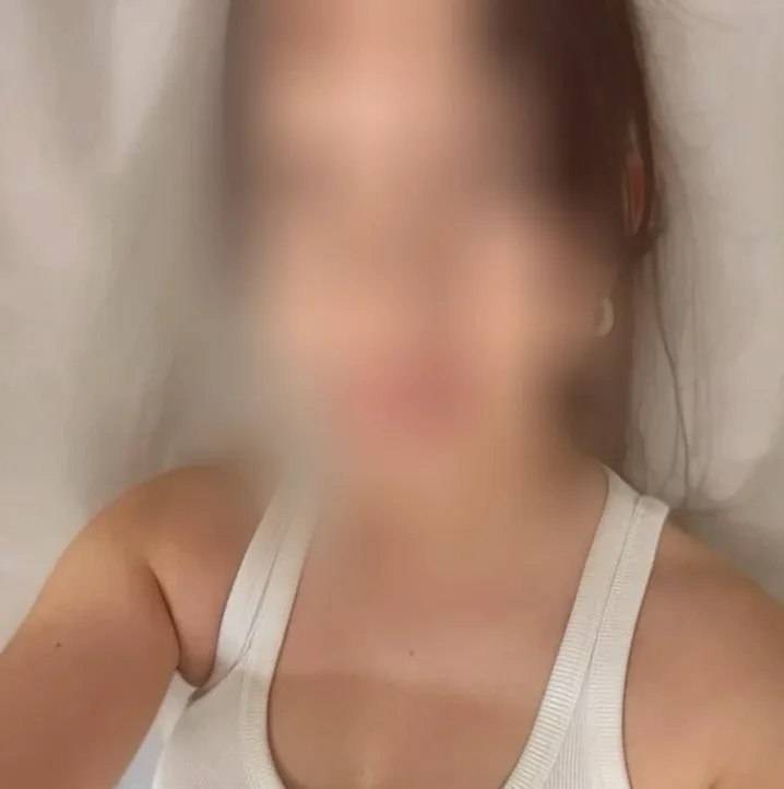 Sarolta, 26