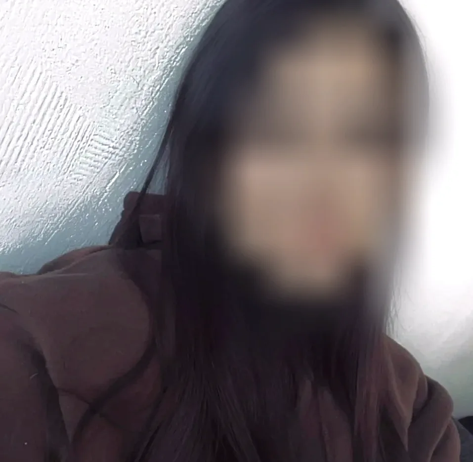 Vivien, 21